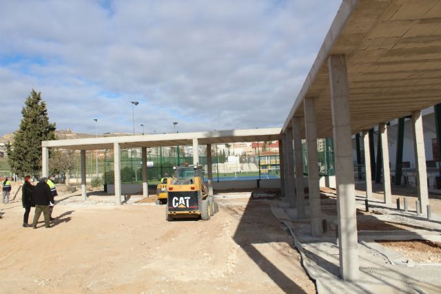 Las obras del nuevo edificio de vestuarios y del cambio de césped artificial avanzan según previsiones - 1, Foto 1