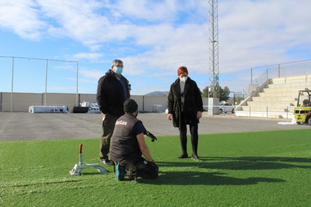 Las obras del nuevo edificio de vestuarios y del cambio de césped artificial avanzan según previsiones - 2, Foto 2
