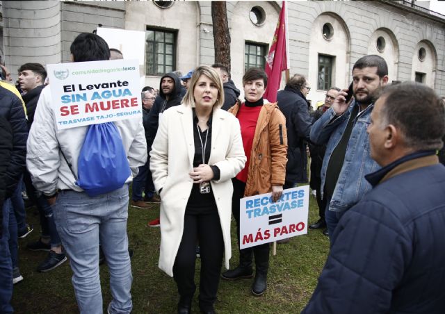 La alcaldesa de Cartagena se manifiesta en Madrid en apoyo a los regantes y contra los recortes del trasvase - 1, Foto 1