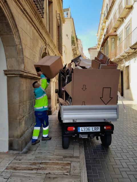El dispositivo especial de limpieza recoge más de 127.000 kilos de cartón y papel tras el Día de Reyes - 1, Foto 1