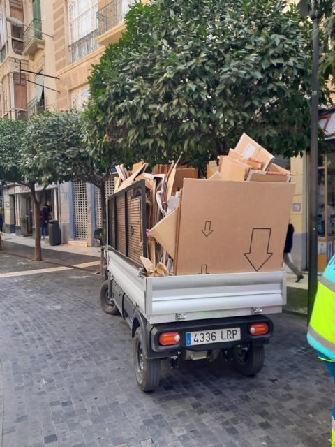 El dispositivo especial de limpieza recoge más de 127.000 kilos de cartón y papel tras el Día de Reyes - 3, Foto 3