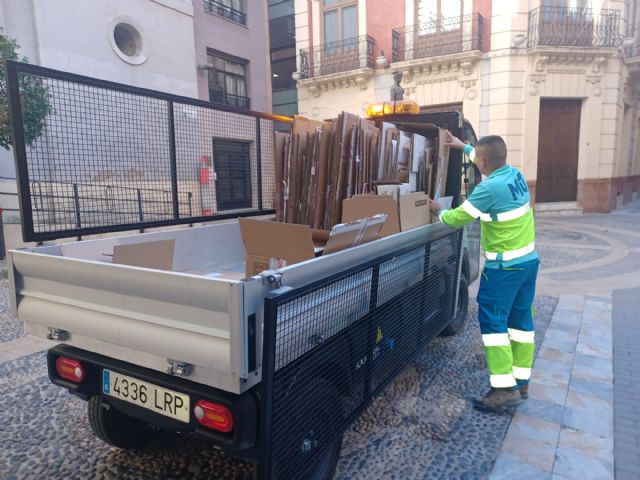 El dispositivo especial de limpieza recoge más de 127.000 kilos de cartón y papel tras el Día de Reyes - 4, Foto 4