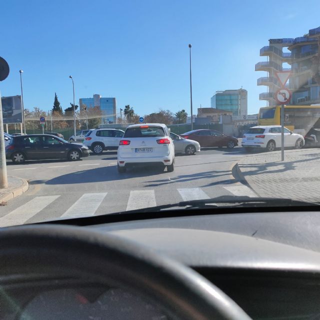 El caos generado por las obras en Teniente Montesinos son una muestra del colapso diario que provocarán las obras de movilidad - 4, Foto 4