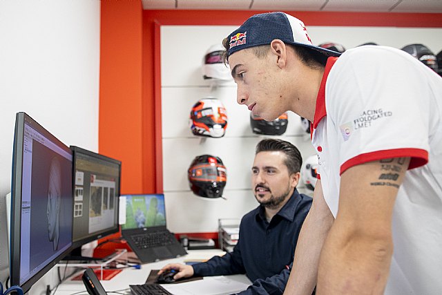Pedro Acosta visita las oficinas y el banco de pruebas de MT Helmets - 1, Foto 1