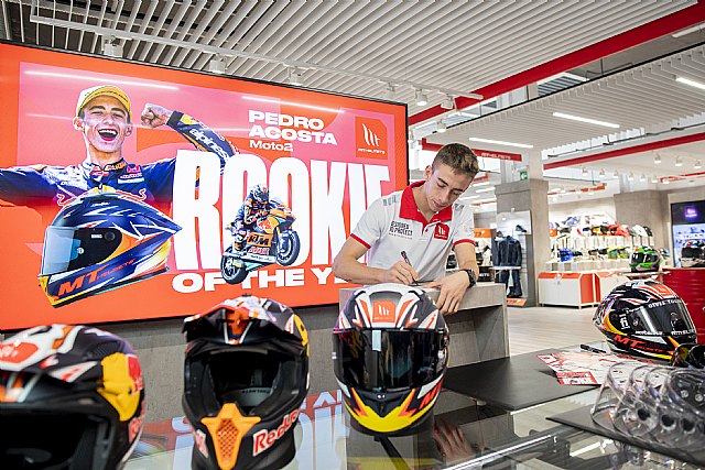Pedro Acosta visita las oficinas y el banco de pruebas de MT Helmets - 3, Foto 3