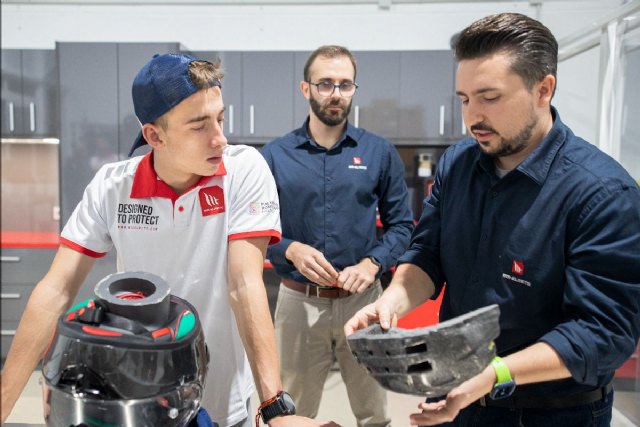 Pedro Acosta visita las oficinas y el banco de pruebas de MT Helmets - 4, Foto 4