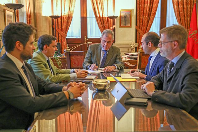 El alcalde de Sevilla, José Luis Sanz, y la Asociación Sevilla “Quiere Metro” han mantenido una reunión en el Ayuntamiento hispalense - 1, Foto 1