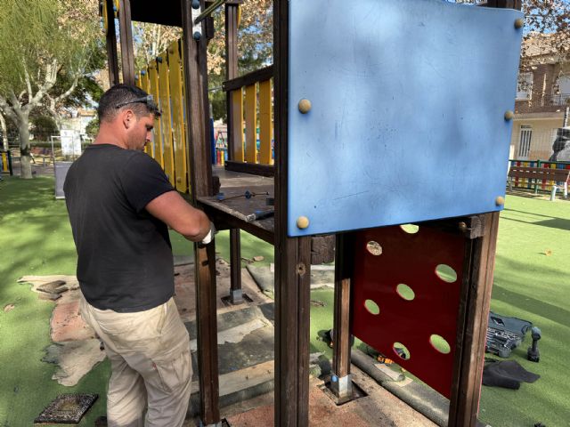 Arrancan las obras de adecuación de la zona de juego infantil del parque de la Constitución - 1, Foto 1