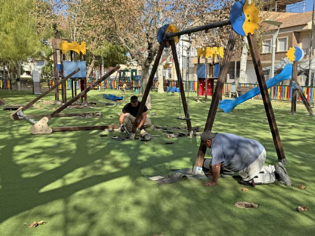 Arrancan las obras de adecuación de la zona de juego infantil del parque de la Constitución - 2, Foto 2