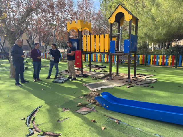 Arrancan las obras de adecuación de la zona de juego infantil del parque de la Constitución - 3, Foto 3