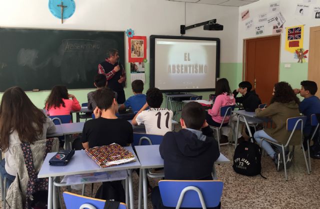 900 alumnos de Secundaria de Las Torres de Cotillas reciben formación para prevenir el absentismo escolar - 1, Foto 1