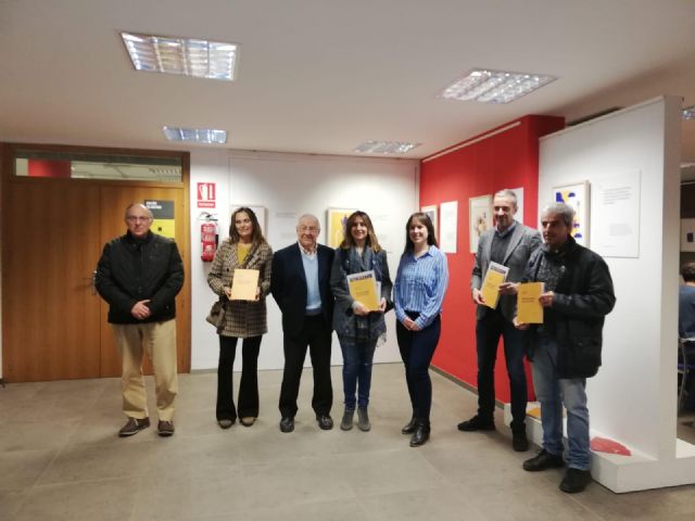 Estudiantes de diseño explican los Objetivos de Desarrollo Sostenible en una exposición en el centro 585 m2 - 1, Foto 1