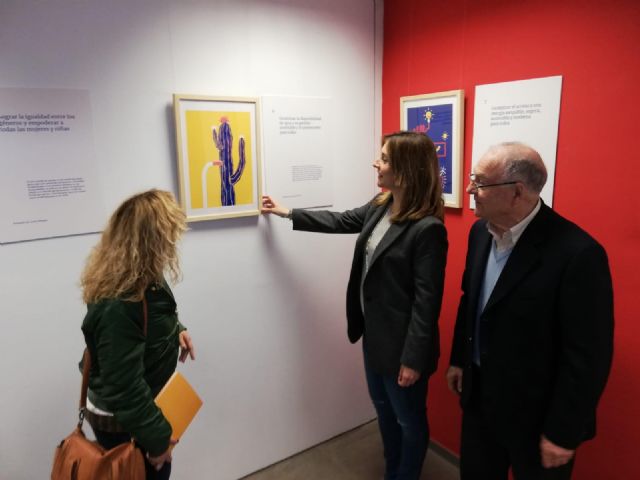 Estudiantes de diseño explican los Objetivos de Desarrollo Sostenible en una exposición en el centro 585 m2 - 2, Foto 2