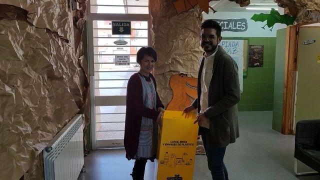 Más papeleras para reciclar envases y cartón en los colegios de Bullas - 1, Foto 1