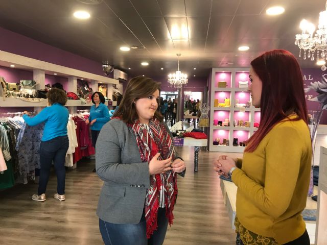 El Ayuntamiento pone en marcha un nuevo curso de empleo con el que 15 lorquinos podrán conseguir el Certificado de Profesionalidad de Actividades Auxiliares de Comercio - 2, Foto 2