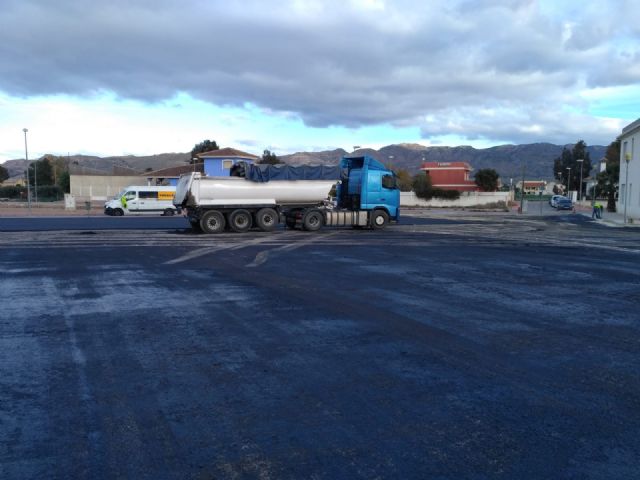 El Ayuntamiento acondiciona el entorno del local social y del consultorio médico de la pedanía de Marchena y lo dota de un nuevo pavimento gracia a una inversión regional de 22.800 € - 2, Foto 2