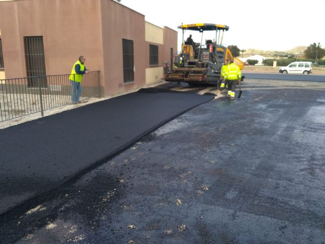 El Ayuntamiento acondiciona el entorno del local social y del consultorio médico de la pedanía de Marchena y lo dota de un nuevo pavimento gracia a una inversión regional de 22.800 € - 3, Foto 3