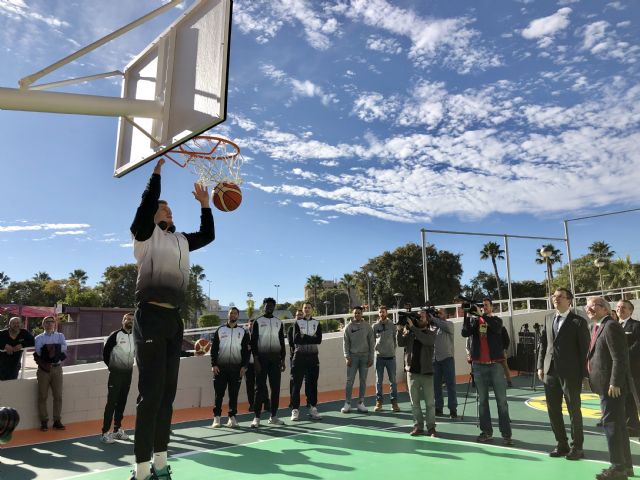 Murcia estrena su primera pista de baloncesto con vidrio reciclado, gracias a la campaña de Ecovidrio - 2, Foto 2