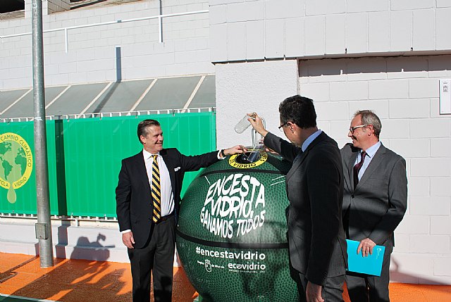 La primera pista de baloncesto reformada con vidrio reciclado llega a la Región de Murcia - 2, Foto 2