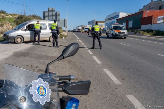La Policía Local colabora con la Campaña Especial de vigilancia y control de camiones y autobuses de la DGT - 1, Foto 1
