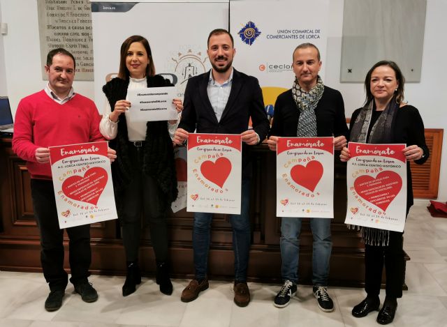 La concejalía de Comercio presenta la campaña 'Lorca será andaluza en febrero' con objetivo de fomentar las compras por el Día de los enamorados y promocionarnos coincidiendo con el Día de Andalucía - 1, Foto 1