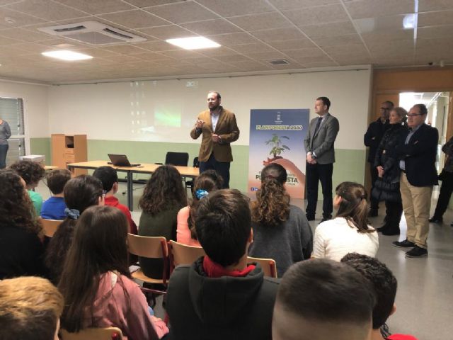 Cerca de 80 alumnos del colegio Juan XXIII se suman al Plan Foresta con la plantación de nuevo arbolado - 3, Foto 3