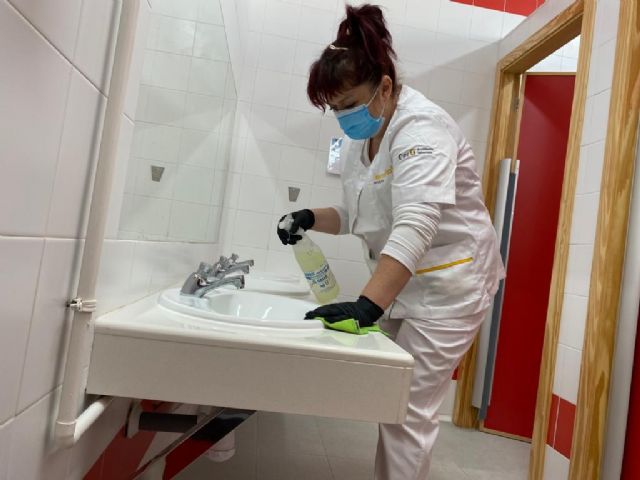 El nuevo contrato de limpieza inicia su actividad en 47 colegios públicos del municipio - 3, Foto 3