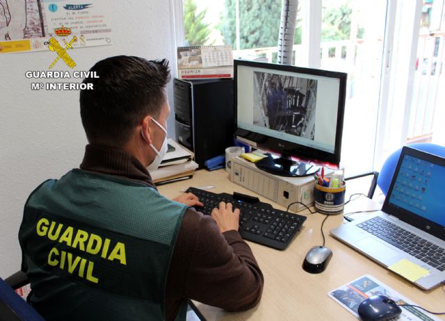 La Guardia Civil investiga a cuatro personas de una empresa de telecomunicaciones por la retransmisión de partidos de fútbol sin la debida autorización - 4, Foto 4