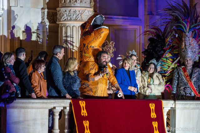 Los versos del Sevilla a la ´bella villa de Cartagena´ abren las fiestas de Carnaval más multitudinarias - 1, Foto 1