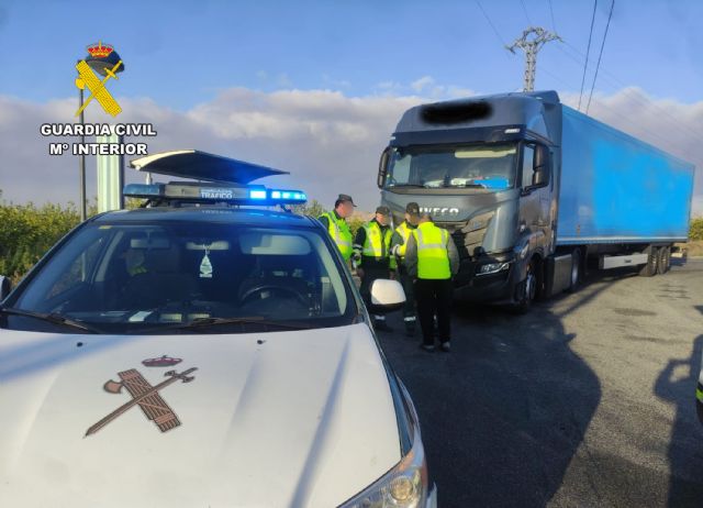 La Guardia Civil intercepta a un camionero que superaba en más de nueve veces la tasa máxima de alcohol - 1, Foto 1