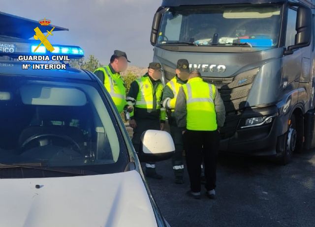 La Guardia Civil intercepta a un camionero que superaba en más de nueve veces la tasa máxima de alcohol - 2, Foto 2