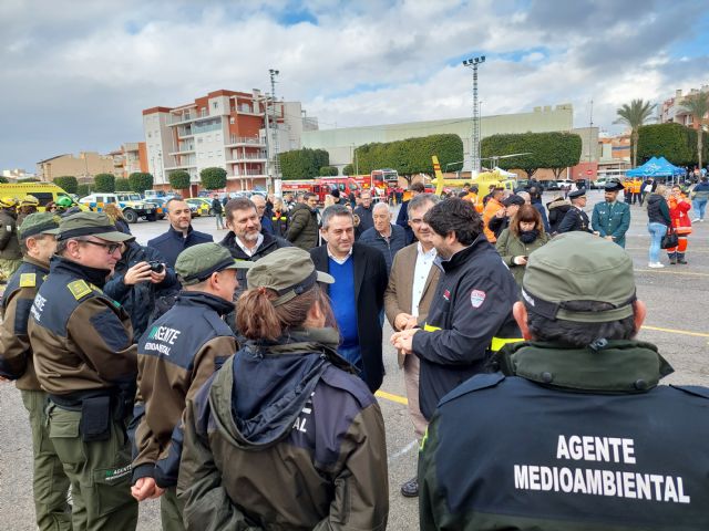 Vehículos,  profesionales y voluntarios de emergencias participan en el Día Europeo del 112 en Alcantarilla - 3, Foto 3