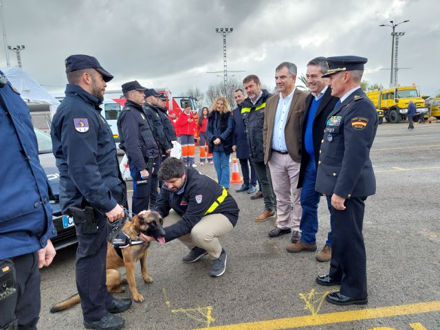 Vehículos,  profesionales y voluntarios de emergencias participan en el Día Europeo del 112 en Alcantarilla - 4, Foto 4