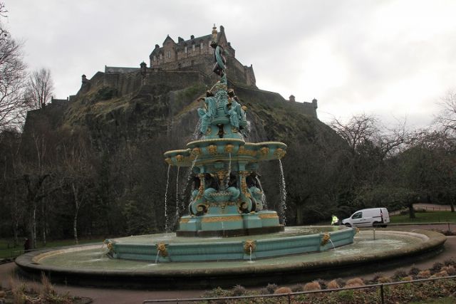 Fuente de Ross ubicada en los Prince Street Gardens de la ciudad escocesa de Edimburgo - 2, Foto 2