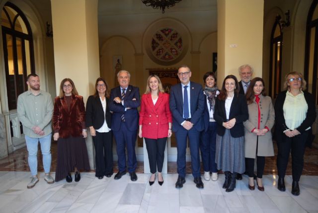 Política Social y Universidad de Murcia firman un convenio para abordar situaciones de desigualdad en la Región - 2, Foto 2
