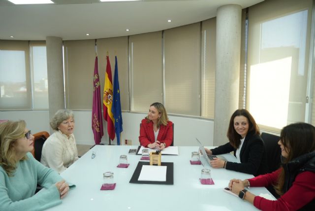 La consejera de Política Social destaca que las niñas tienen que crecer sabiendo que son capaces de conseguir lo que se propongan - 2, Foto 2