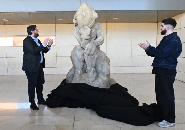 El artista y tatuador murciano Joaquín Ganga dona a la Arrixaca una escultura con motivo del 50 aniversario del hospital - 2, Foto 2