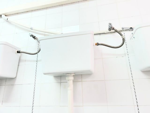 Finalizan las actuaciones de reparación de incidencias de fontanería, carpintería y azulejos en colegios de Sangonera la Verde - 2, Foto 2