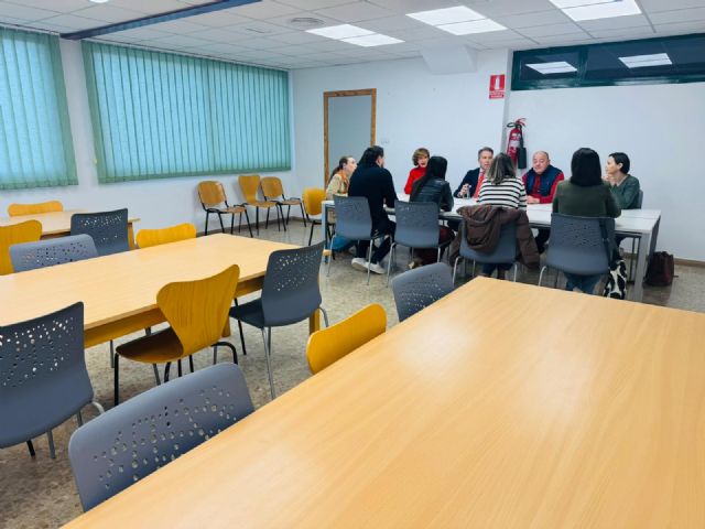 El alcalde de Lorca supervisa los trabajos de acondicionamiento de una sala de estudio 24 horas en La Hoya - 2, Foto 2
