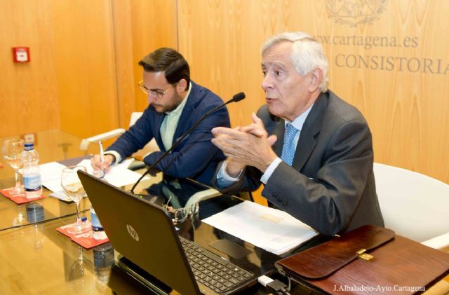 Rafael Morales-Arce realizó con su ponencia un análisis del consumo, la pobreza y el bienestar - 4, Foto 4
