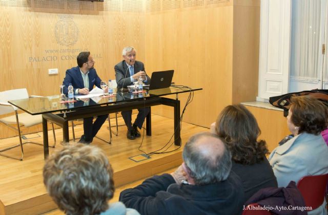 Rafael Morales-Arce realizó con su ponencia un análisis del consumo, la pobreza y el bienestar - 5, Foto 5