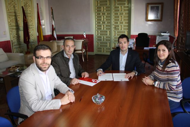 El Alcalde firma un convenio con Cáritas que promoverá la inserción sociolaboral - 1, Foto 1