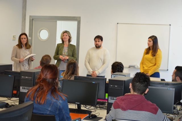 Doce jóvenes inician un curso gratuito de Inglés B1 - 2, Foto 2