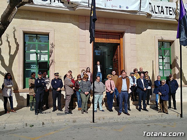 Totana guarda un minuto de silencio en reconocimiento a las víctimas de los atentados del 11-M, Foto 2