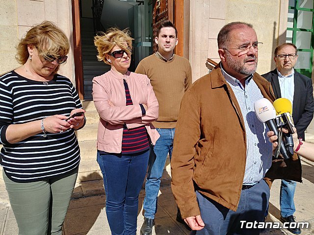 Totana guarda un minuto de silencio en reconocimiento a las víctimas de los atentados del 11-M, Foto 3