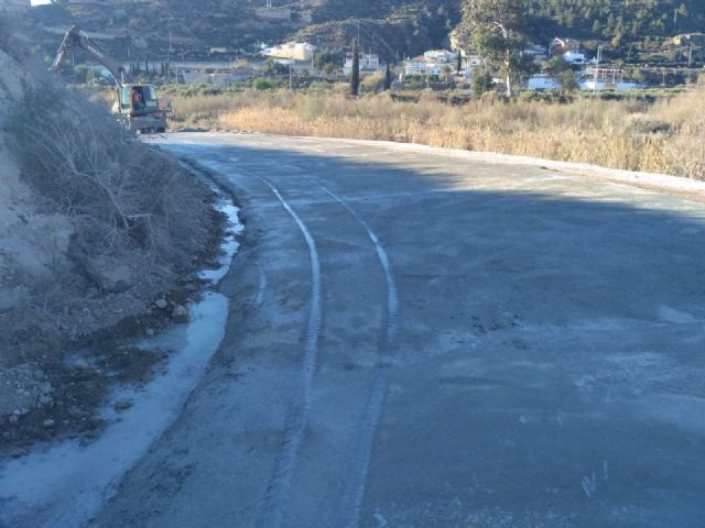 Varios desaprensivos dañan las obras de acondicionamiento del camino entre La Velica y la carretera del Pantano al invadirlo mientras el hormigón aún estaba fraguando - 4, Foto 4