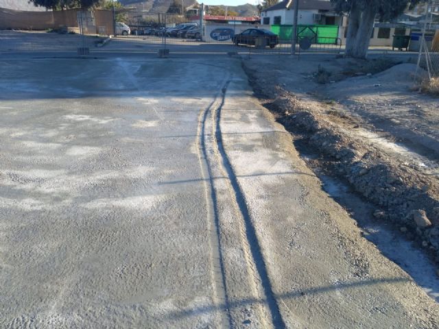 Varios desaprensivos dañan las obras de acondicionamiento del camino entre La Velica y la carretera del Pantano al invadirlo mientras el hormigón aún estaba fraguando - 5, Foto 5