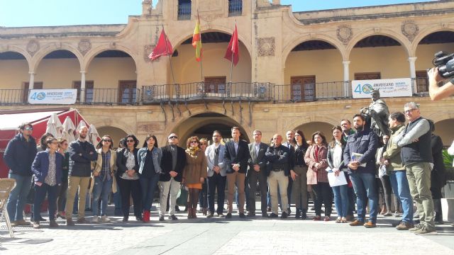 Lorca rinde homenaje a las víctimas del 11M con una concentración silenciosa en Plaza de España - 1, Foto 1