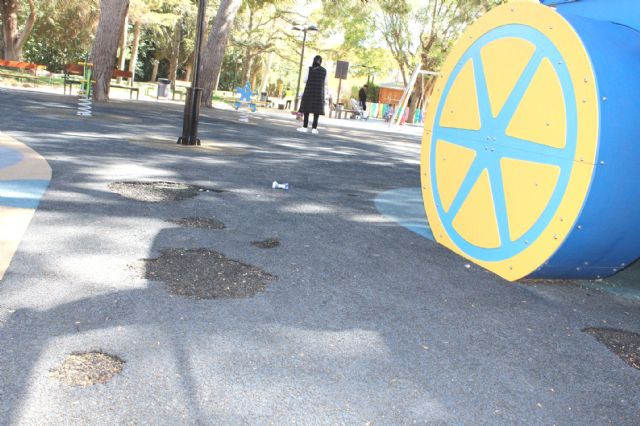 Adjudican las obras de reparación del pavimento amortiguador y de juegos infantiles del parque municipal Marcos Ortiz, Foto 2