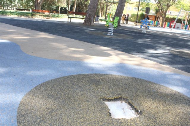 Adjudican las obras de reparación del pavimento amortiguador y de juegos infantiles del parque municipal Marcos Ortiz, Foto 6